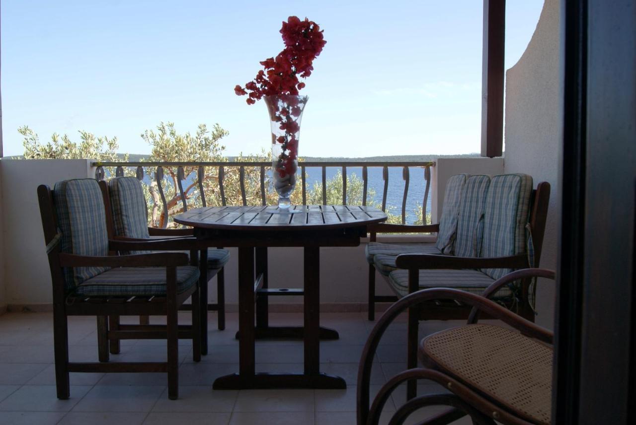 Apartments By The Sea Zavala, Hvar - 553 Jelsa  Zewnętrze zdjęcie